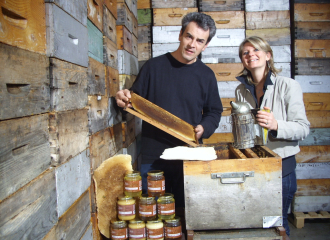 Emmanuelle et Bruno Camus_Miellerie Saint Joseph_Bren