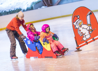 Enfans et patinoire au Grand-Bornand