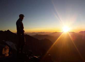 Randonnée coucher de soleil montagne