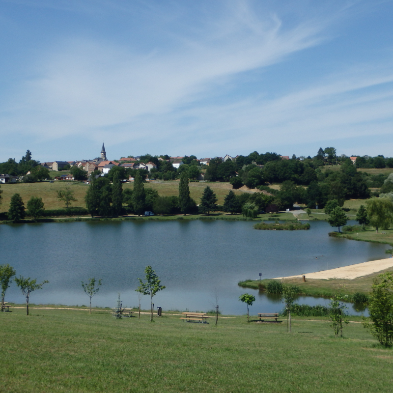 Vue sur le plan d'eau de la Prade