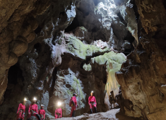 Spéléo La grotte des 2 avens - 1/2 journée spéléo avec le BMAM