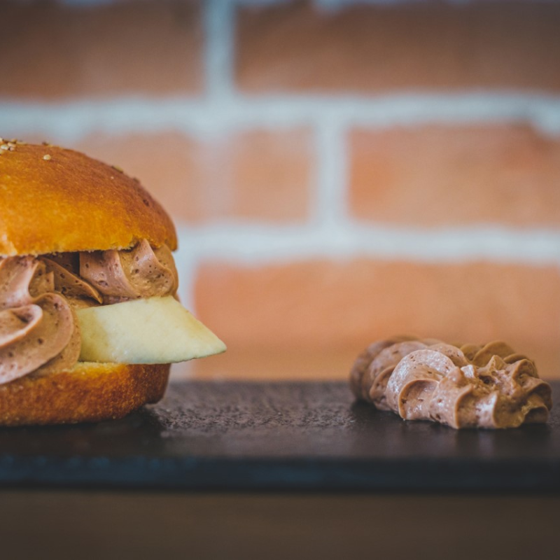 Présentation d'un hamburger maison