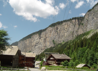 Falaises d'Avoriaz, lieu d'extraction de l'ardoise de Morzine