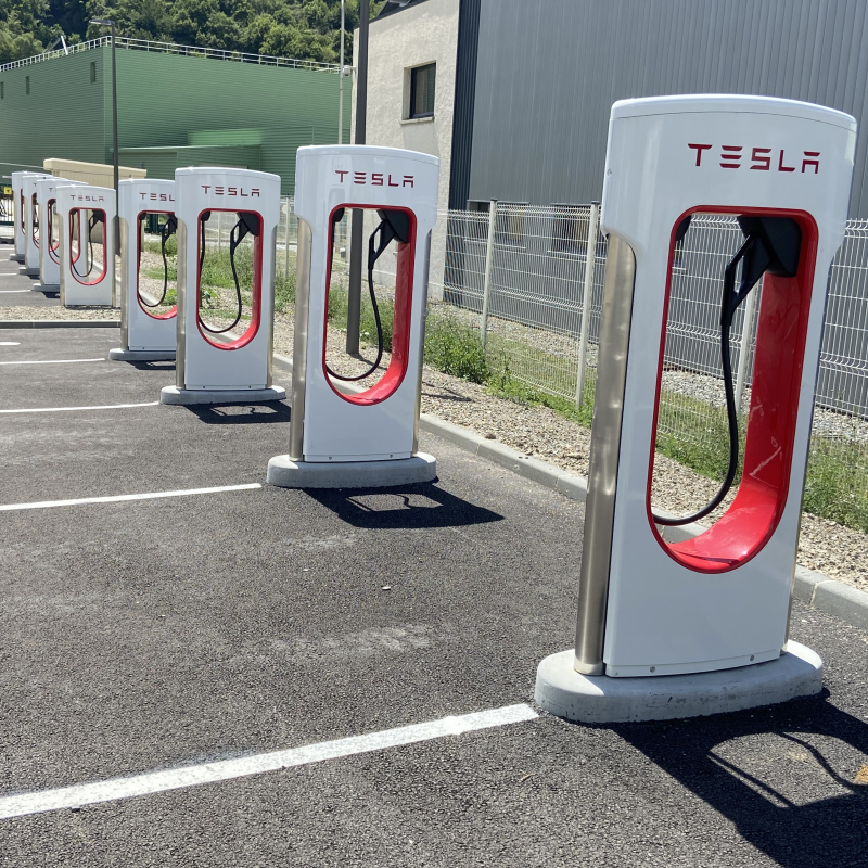 8 bornes Suerchargeur Tesla