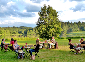 Terrasse au grand air au bord du lac