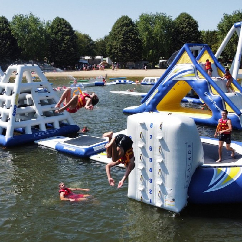 Aquafolies, parc aquatique gonflable