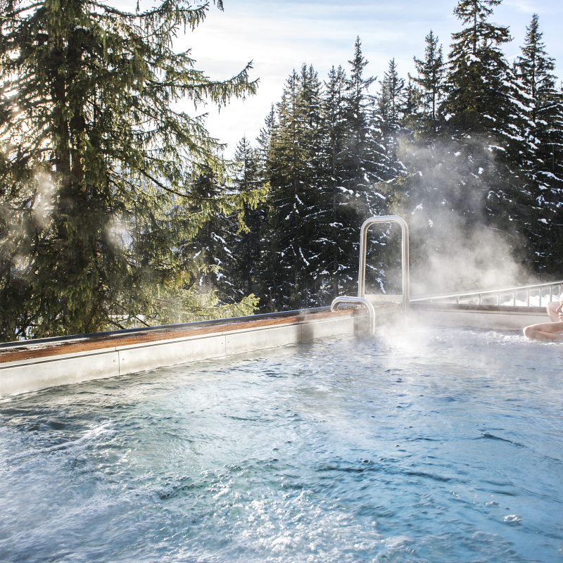 Jacuzzi extérieur en fin de journée