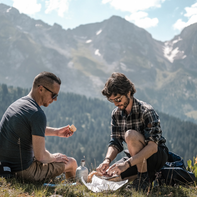 Pique-nique face aux Aravis, VTT électrique et apéro savoyard, Le Grand-Bornand