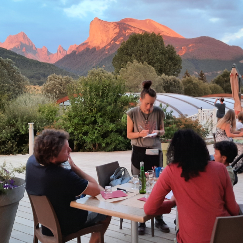 Terrasse face au Col des Aiguilles