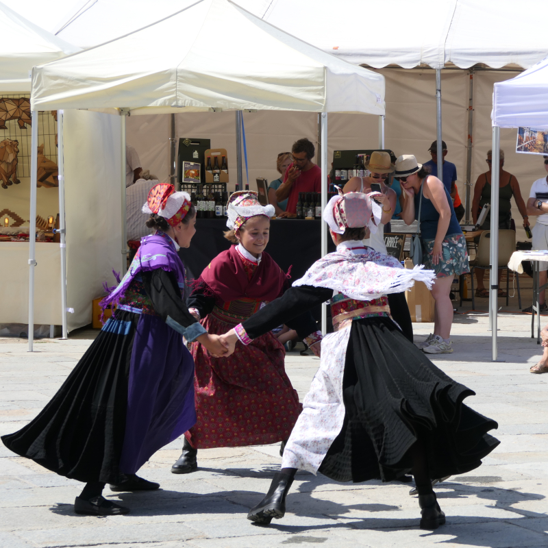 Danses folkloriques pendant les Tradi'cimes