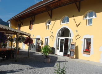 Terrasse et entrée du gite