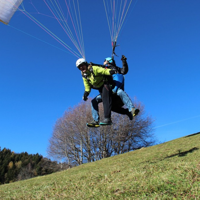 Parapente à proximité des Karellis