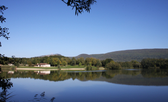 Tour of the Grange du Pin lake