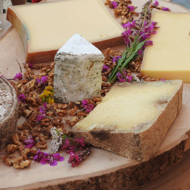 Plateau de fromages du pays de l'Auberge de Bellecombe