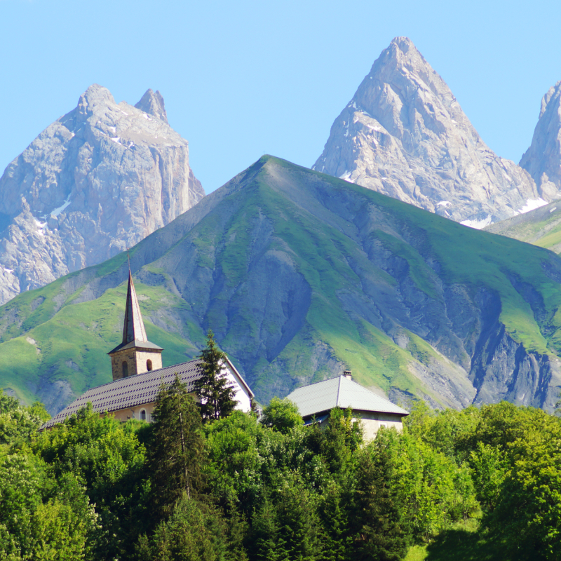 Chapelle Saint-Nicolas et Aiguilles d'Arves