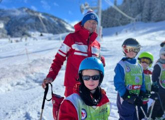 Downhill skiing group lessons for children - During school holidays