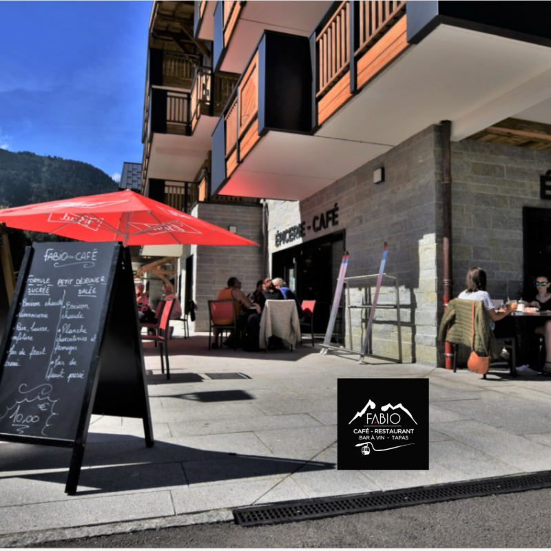 Vue Terrasse du  Fabio Café Brasserie Epicerie. Samoens - Grand Massif - Vallée du Giffre