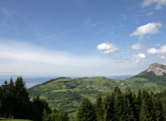 Vue sur les hauteurs de Bernex et le Mont César