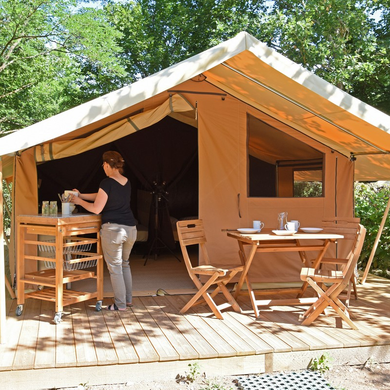 Les 3 Chênes : Tentes Cabanon 2 à 4 personnes