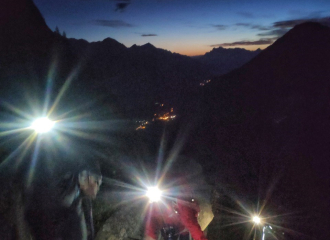 Night hikes: a different view of the mountains