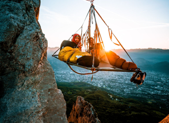 Nuit & repas suspendu en paroi sur portaledge avec Jehan-Roland Guillot