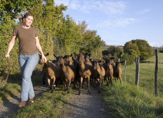 Corinne avec les chèvres