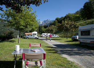 Allée du camping en été