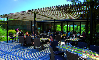 Terrasse du Restaurant La Réserve à Villars les Dombes dans le Parc des Oiseaux