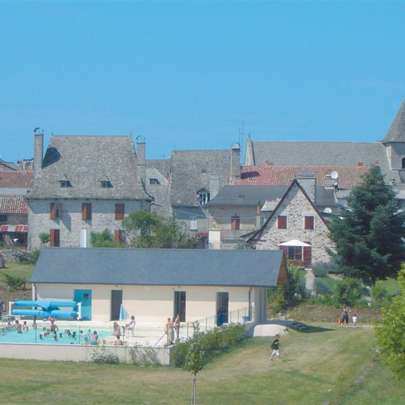 Swimming pool in Marcolès