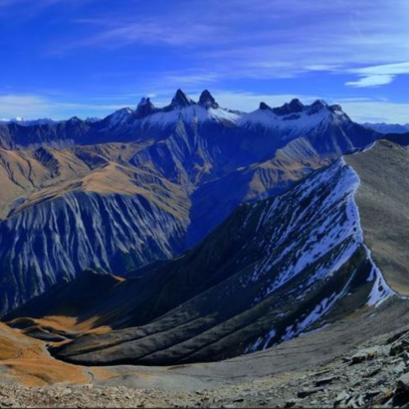 Vue sur les Aiguilles d'Arves sur le TAA