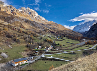 Vue sur la Ferme des Etroits au Hameau de Bonnenuit