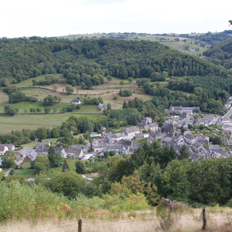 PR Sur la route de Salers - 14 kms