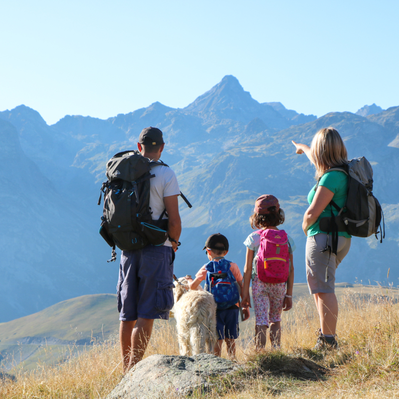 Famille en randonnée