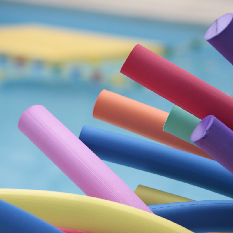 accessoires aquagym dans piscine