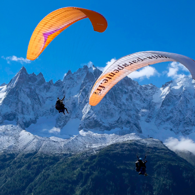 Baptême de parapente dans la vallée de Chamonix depuis le décollage du plan de l'aiguille