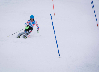 Skieur en entraînement de slalom