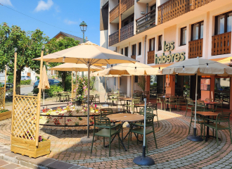 Terrasse été et bâtiment extérieur