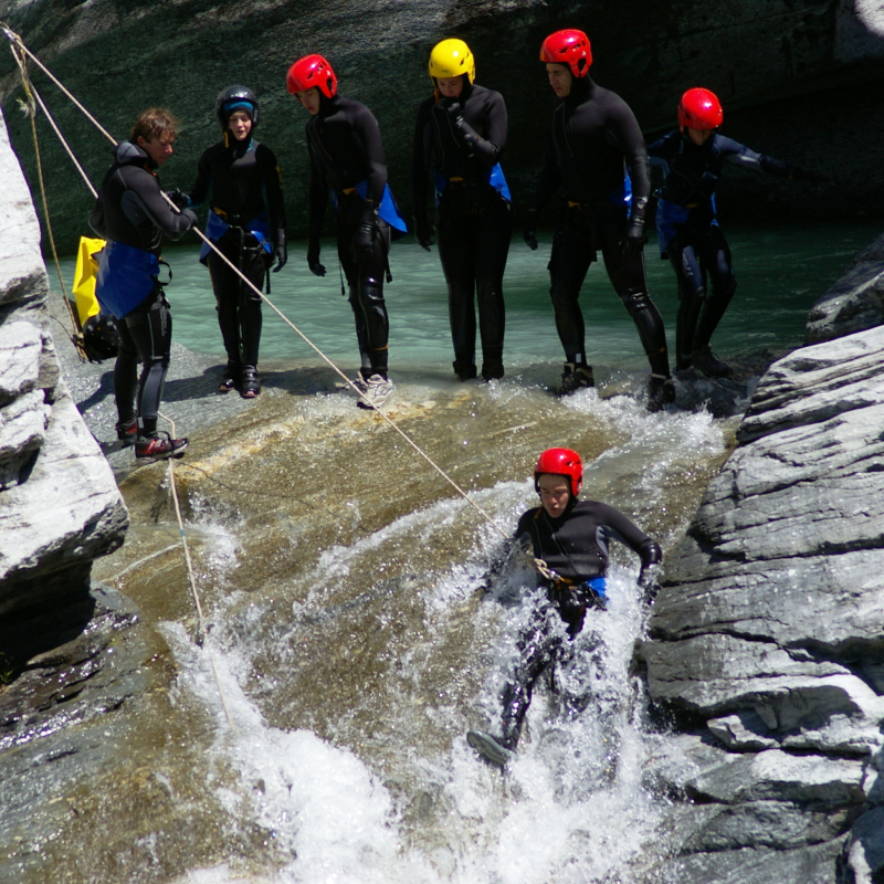 People in the Ecot canyon