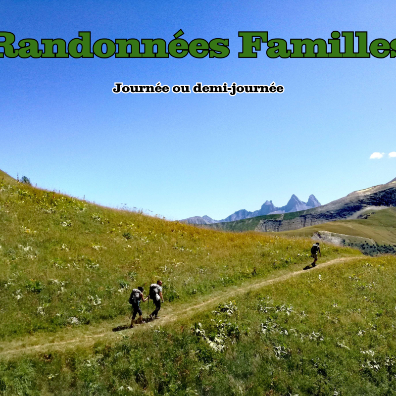 vue famille en randonnée