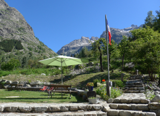 La terrasse du Chalet Alpin dela Bérarde